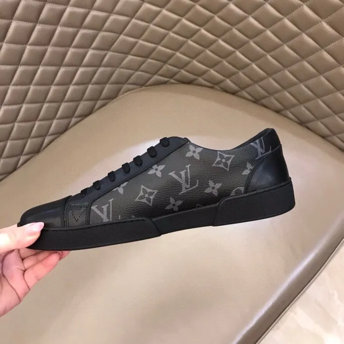 Ex-factory price: 400💰🇮🇹LV top purchasing agent🔍🔍men's🚹 counter sales simultaneously, code number: 38-44#, 🇮🇹Special printing imported from Italy with imported cowhide, all imported Yangli, 💪💪, a complete 1⃣️ to 1⃣️ replica 🇮🇹💪💪, ⚠Sole: Original sole provided by the original factory, exclusive molded sole for super comfort, ⚠Original factory follow-up goods, 🔍🔍high quality